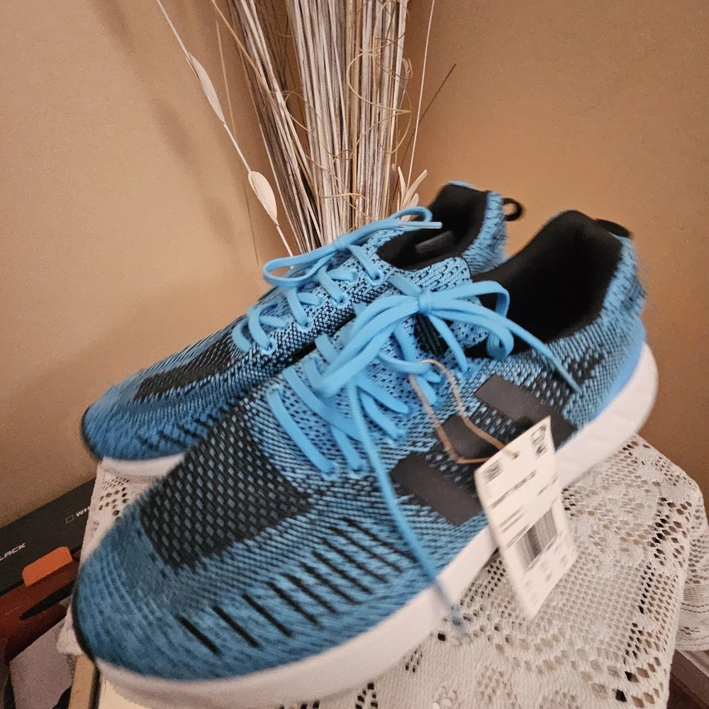 💞❤️Mens Adidas Knit Athletic Shoes - Unisex - NWOT❣️💚